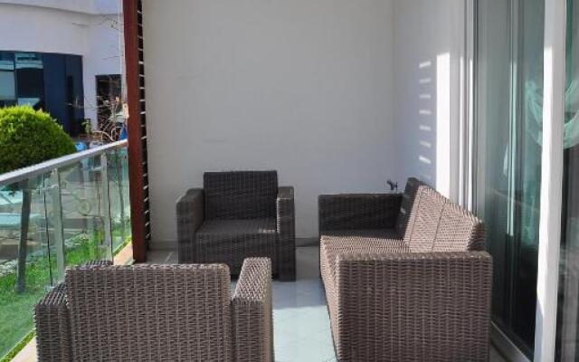 Side Gardenia Residence