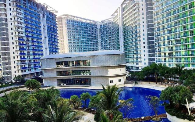 Azure Wavepool C7 Balcony, Wifi, Near Mall Airport