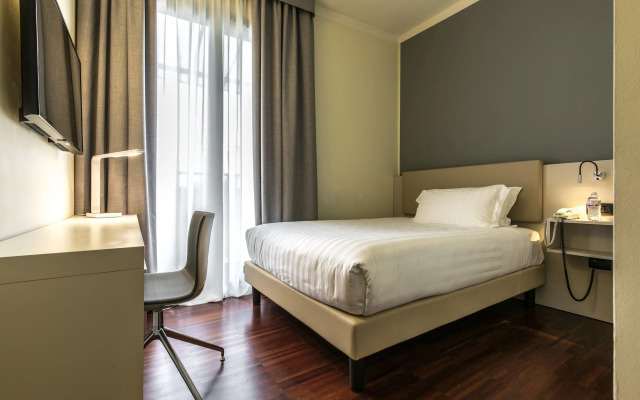 43 Station Hotel