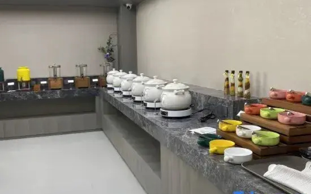 Yuejing Hot Spring Resort