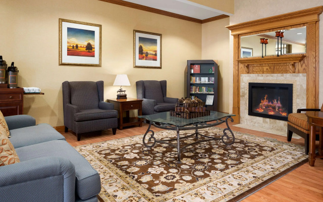 Comfort Inn & Suites Cuyahoga Falls - Akron