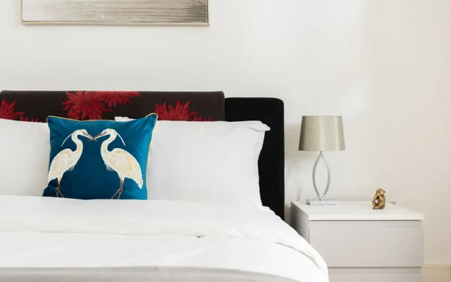 Platinum Apartment in Central Camden 9984