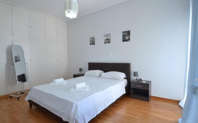Spacious minimal apartment at Chalandri