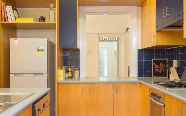 2 Bedroom Gorgeous Art Deco Classic Near Cbd