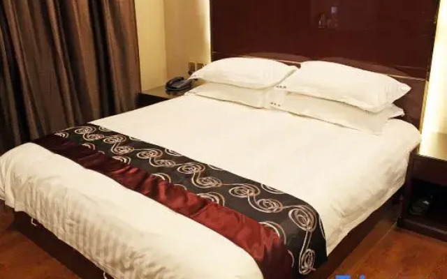 Ruiquanju Business Hotel (Qiqihar First Hospital Longsha Park Branch)