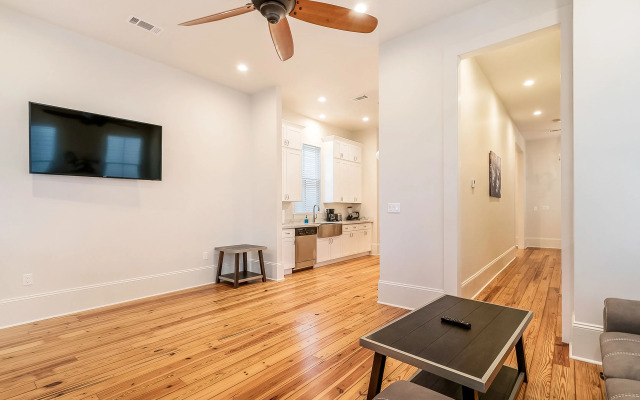 Residences Du Carondelet by Hosteeva