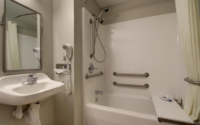 Microtel Inn & Suites by Wyndham Tuscaloosa Near University