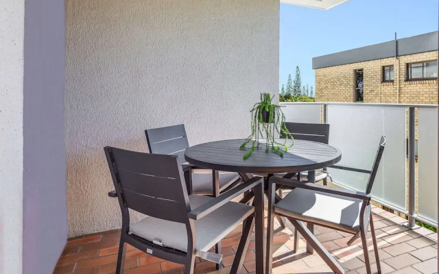 Cosy 2-bedroom Seaside Unit Steps From Beach