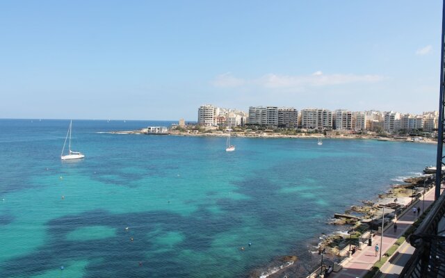 Spinola Bay Mansion Seafront Apartment