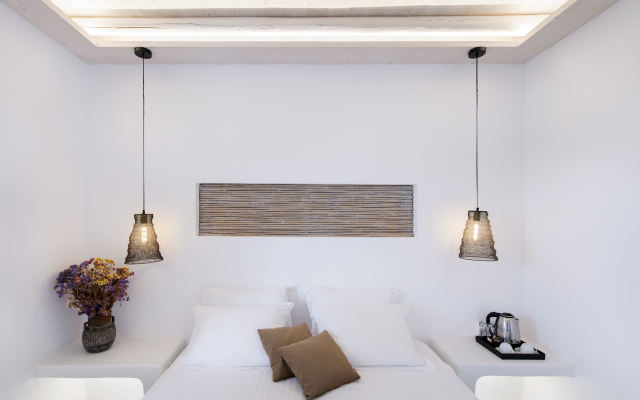 Zefi Hotel & Suites