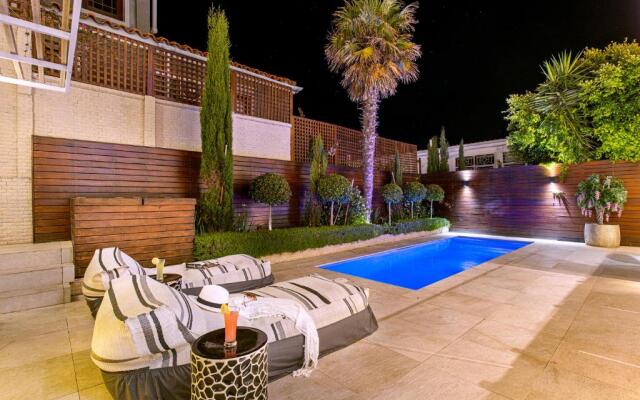 Clifton YOLO Spaces – Clifton Private Beach Villa