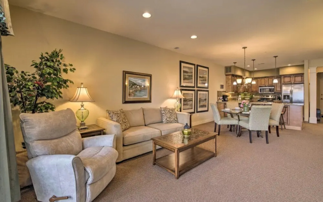 Cozy Holiday Getaway: Branson Condo 3 Mi to Dtwn!