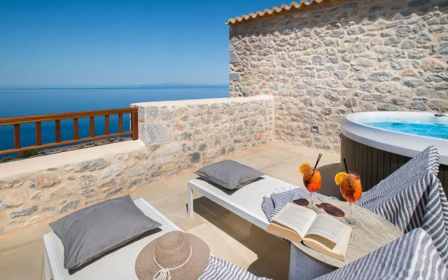 Bassa Maina Villas & Suites