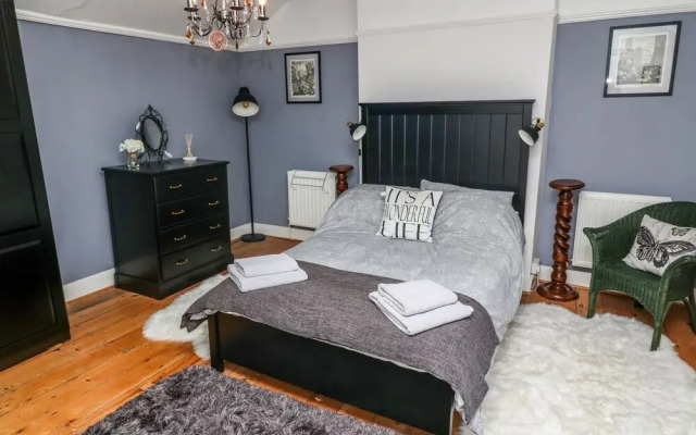 2 Emma Place, Bodmin