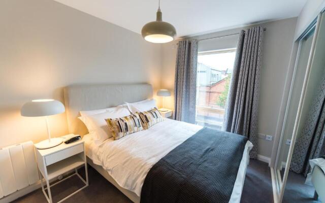 5 Star Brand New City Centre Apartment