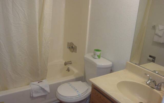 Travelers Inn