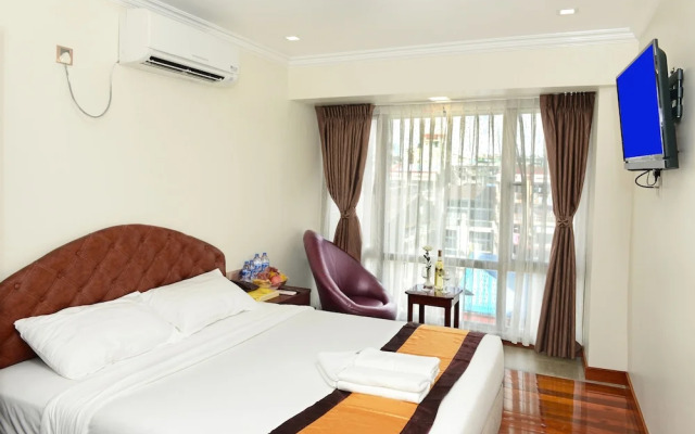 Hotel Bond