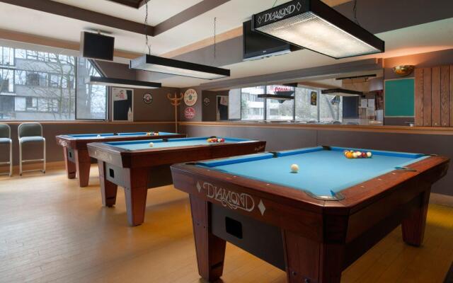 Coast Plaza Hotel & Suites