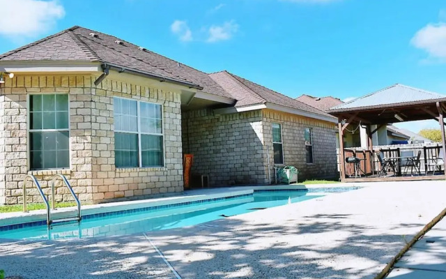 Beautiful House With Pool