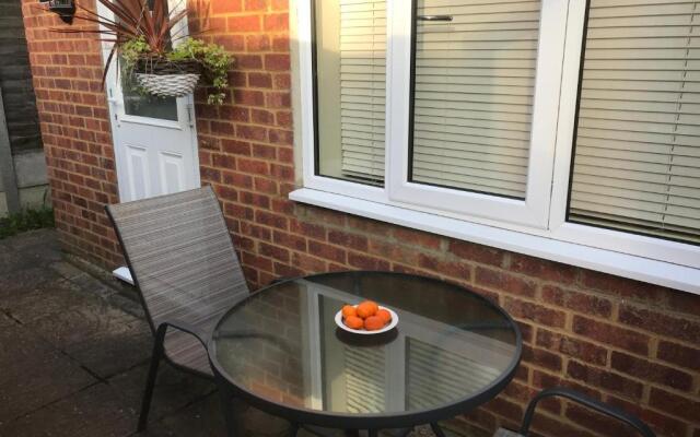 Studio-2 Staines,Heathrow, London-own entrance