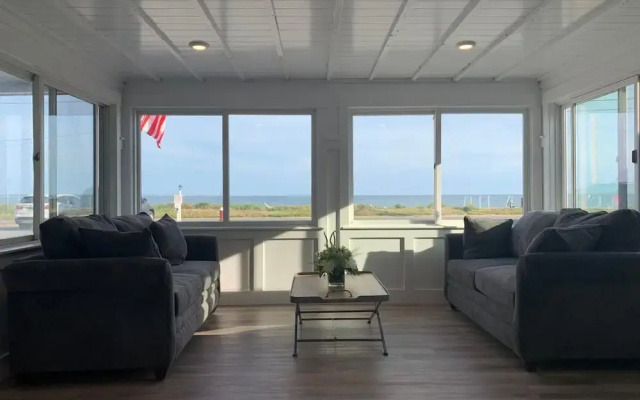 Breakwater Hotel