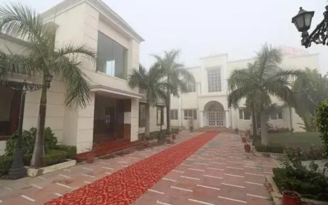 Royal Castle Resort by OYO Rooms