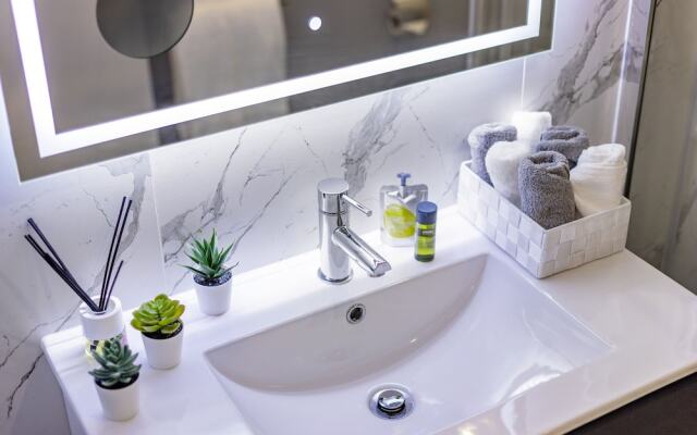 Porto City Holidays by Douro River