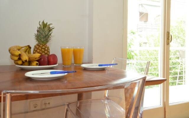 Thiseio a vintage apartment