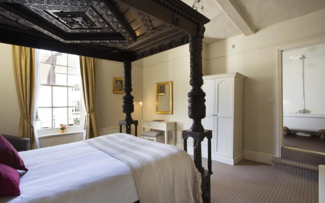 The George Hotel