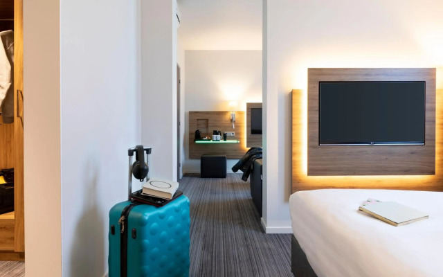 Moxy Aberdeen Airport