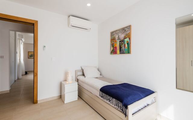 Yellow Pearl Apartments