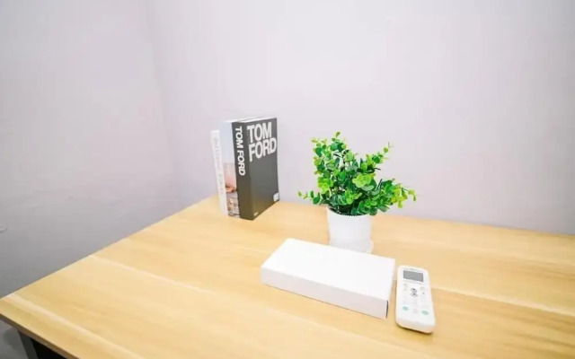 Swing & Pillows at 87 Chulia St