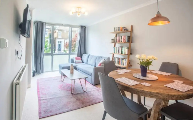 Sunny and Bright 1 Bed Apartment in London