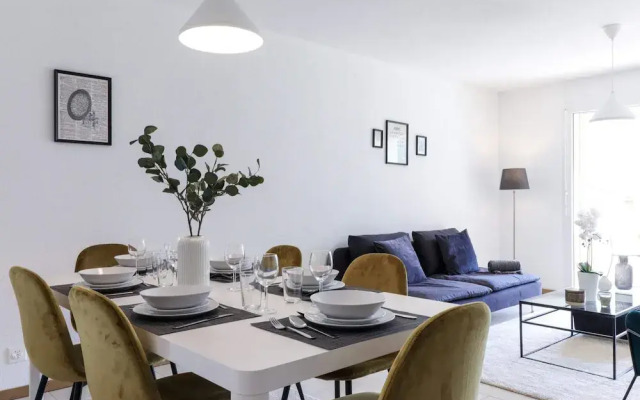 Nice and Recent Apartment Ideally Located in Martigny, Self Check-in