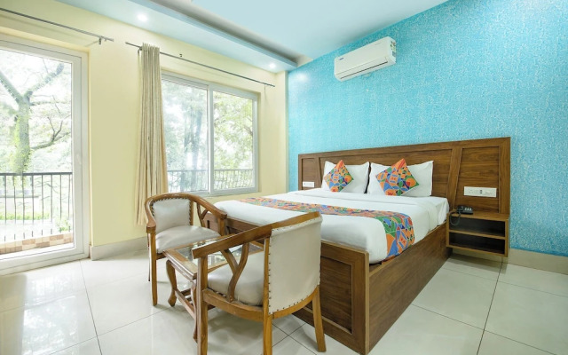 Fabhotel Crestwood Inn