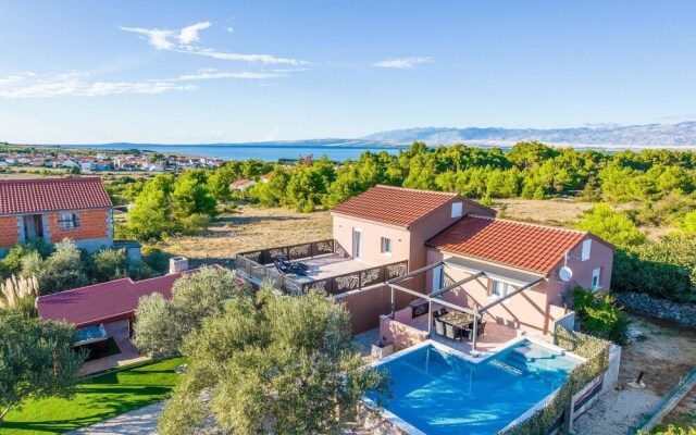 Nice Home in Vir With Wifi and 4 Bedrooms