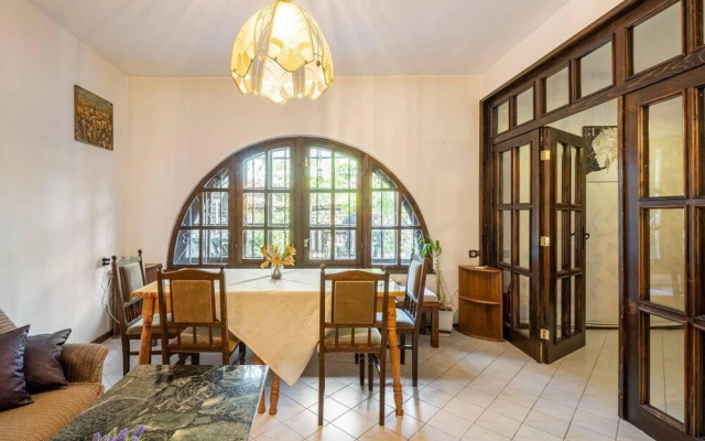 Lovely 5-bed Authentic House in the Arbanasi