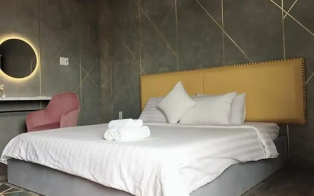 OYO 732 Dylan Hotel