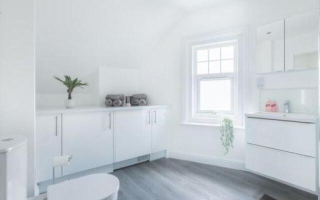 Coast View Luxury Apartment