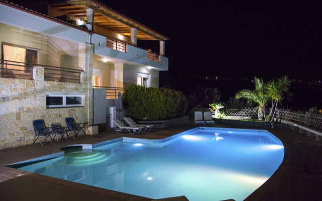 Villa Irida, sleeping 8, sea views, private pool