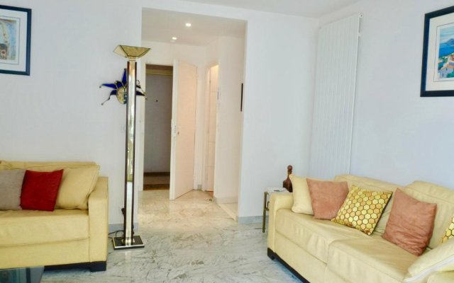 One bedroom apartment in the center of Cannes, next to the Carlton, a few meters from the Croisette - 367