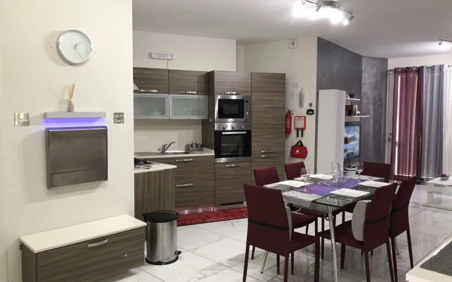 Sea View 2 Bed Apartment Close to Beach