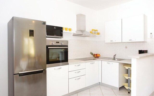Beautiful Home in Vinisce With Wifi and 2 Bedrooms