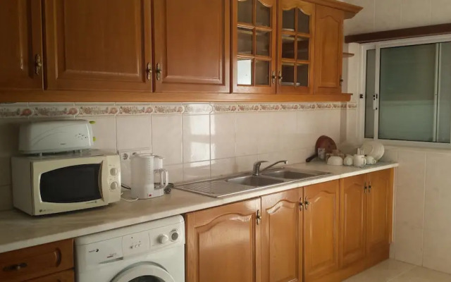 Lovely 4-bed Apartment in Estombar