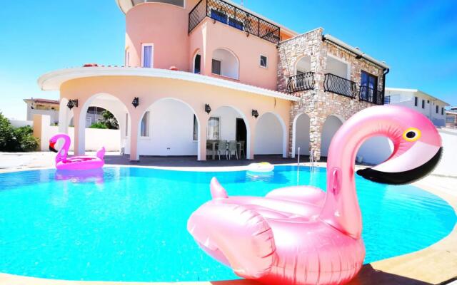 Stunning Villa With Private Pool in Antalya