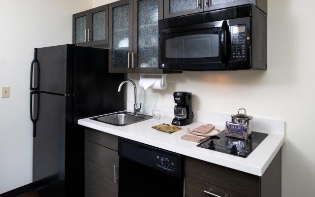 Candlewood Suites Olathe by IHG