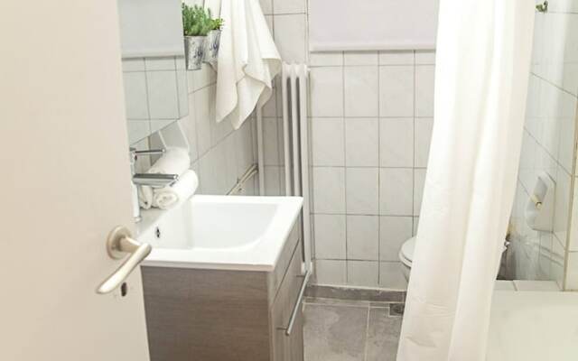 Fionia In Gazi- Athens Center Apartment Num3585