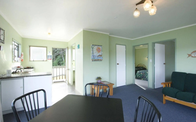 Tipi and Bob's Waterfront Lodge