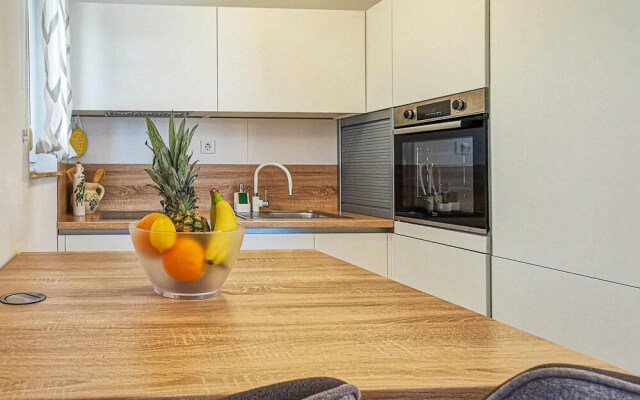 Amazing Apartment in Liznjan With Wifi and 2 Bedrooms