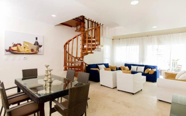 Bavaro Beachfront Penthouse 4 bdr/5 Bth 10+ Guests